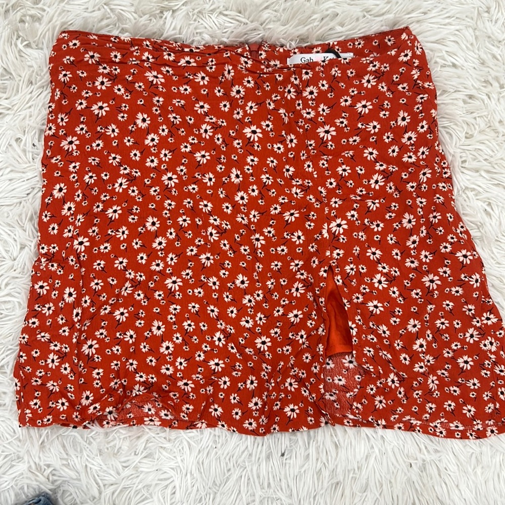 Gab & Kate mini skirt w slit